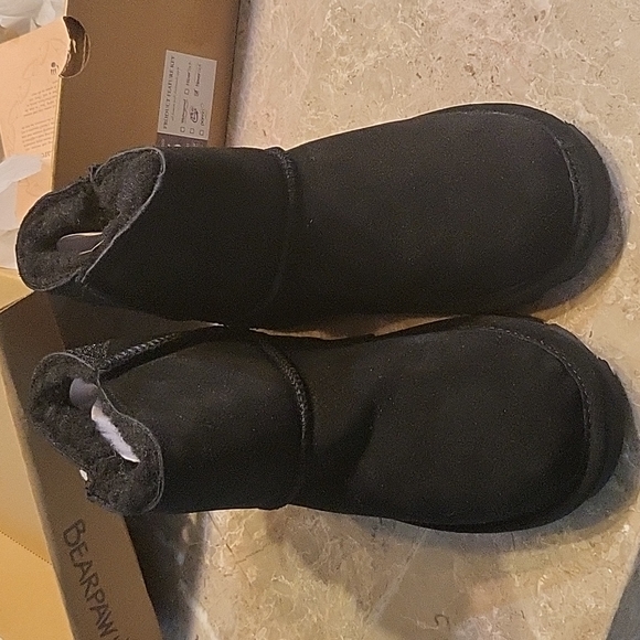 BearPaw Other - NWT Bearpaw youth fur lined boots